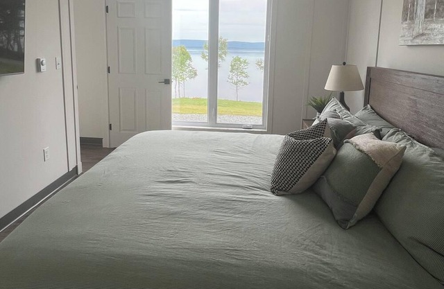 Waterside Cottage 1 - Right on the tranquil waters of the Bras d'Or Lake
