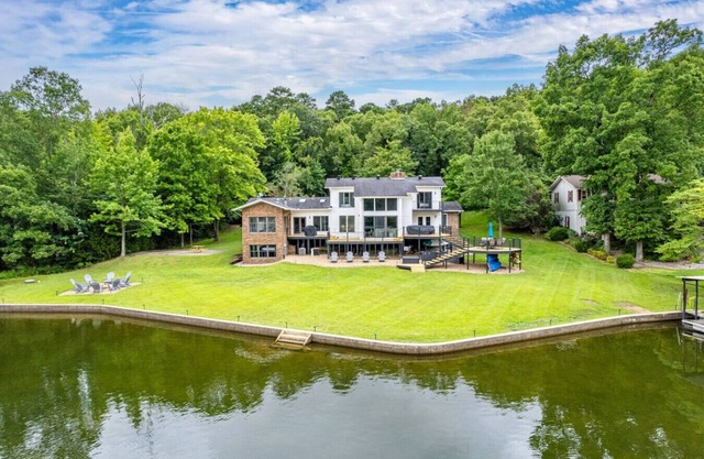 Waterside Haven- Lake Getaway