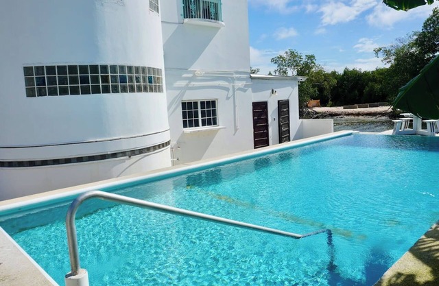 See Belize WATERSIDE 2-BR Apartment