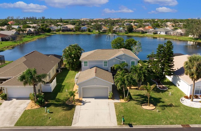 Waterview! 5 Bedrooms! 10 minutes to Fort Myers Beach!