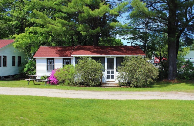 Waterview Cottage-Private Beach-Pets Welcome - Round Table Lodge, Sebago, Maine