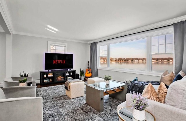 Waterview House Walking Distance from Cove Beach