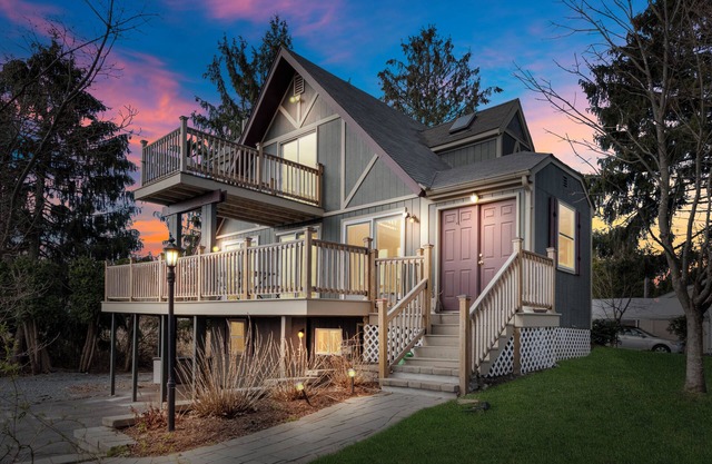 Waterviews off Sowams, Nearby Bike Path and Golfing