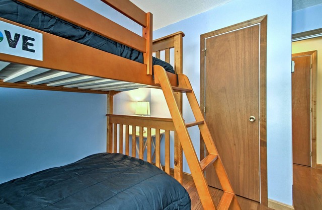 Waterville Valley Condo near Town Square & skiing!