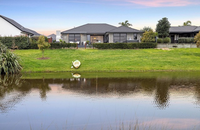 Waterway Coastal Beach Retreat!