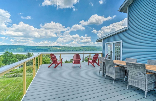 Watkins Glen Lakeview Cottage w/ Waterfall!