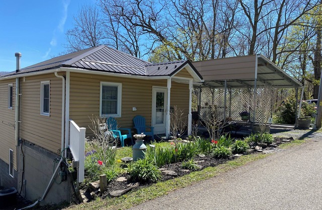 Watkins Glen Village Walk to State Park & Downtown!