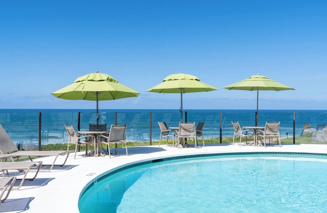 Wave Crest Resort