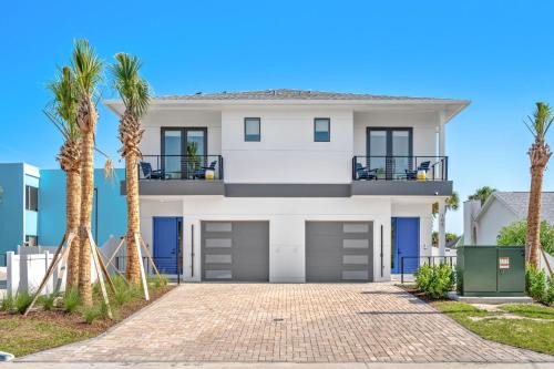 Wave Haven Villas - 2 Luxury Villas - 3BR 3 and a Half BA Each - Sleeps 8 Per Unit - Hot Tub - Across from Beach - Rocket and Beach Views