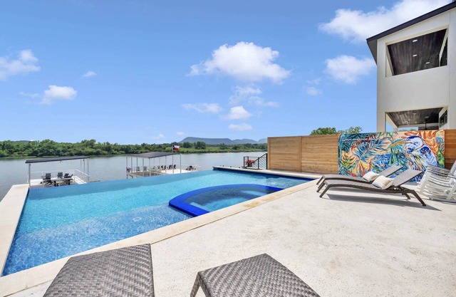 Wave on Wave Haus | Concierge Services