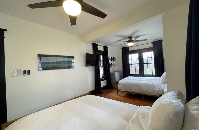 Waverly Place – Waterfront Beauty-Sleeps 8-Lovely Screened in Porch