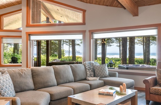 Chesterman Beachfront Home, Hot Tub-Waves End