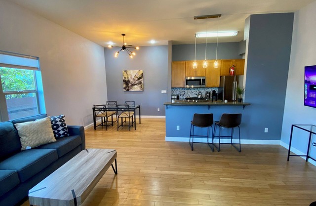 "We had a Fabulous Stay" Charming townhome in superb Oakland with WiFi, AC