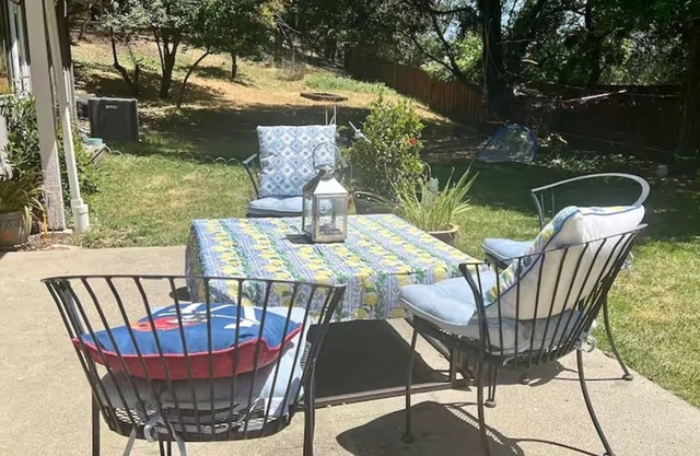 We invite you to our charming family home in a peaceful town of Orinda, 3+2