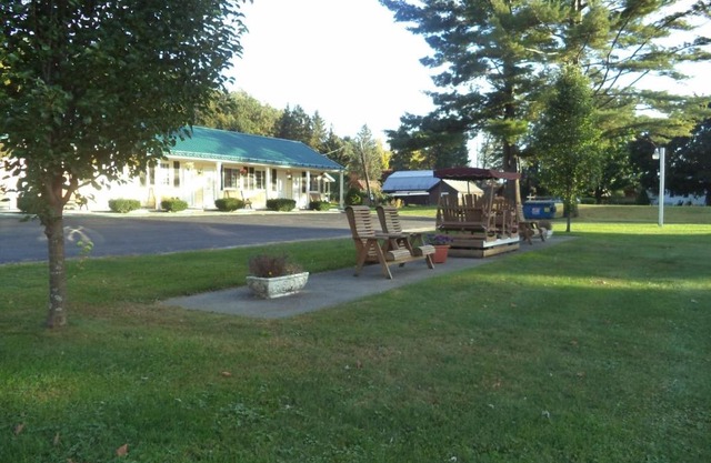 Weathervane Motel Lanesboro