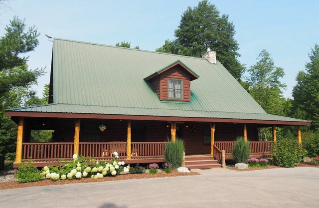 Weatherwood - Gorgeous Luxury Log Cabin with Spa, Sauna, & Games! 8 minutes from Crystal Mountain!