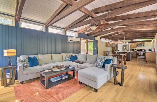 Webster Home w/ Golf Simulator on 2 Acres!