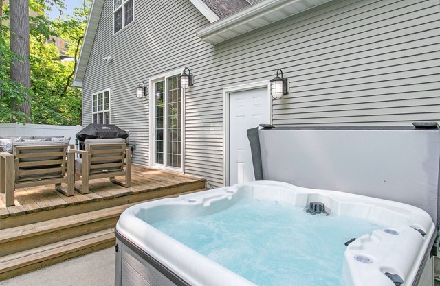 Weko Beach Retreat, Hot Tub, Fire Pit, Near Lake