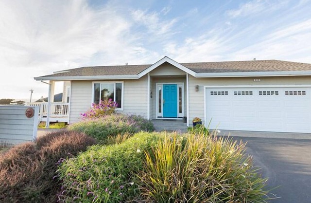 Welcome Home - Pet friendly** Coastal home with spanning ocean views