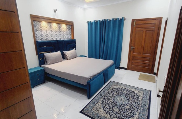 Welcome Lodges... Cozy 2-bedroom lodge with WiFi and AC in delightful Islamabad