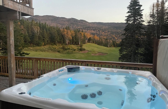 Welcome to Humber House: Luxury Golf Course Retreat