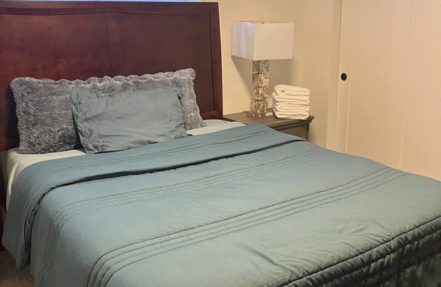 Welcome to 1-bedroom in Tacoma with WiFi