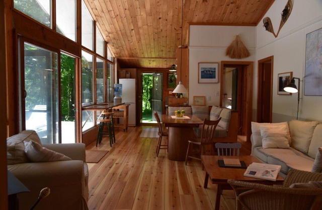 Ein privater und ruhiger Rückzugsort für einfache Landhütten in Prince Edward County.