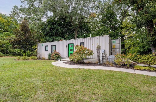 This shipping container is a 1 bedroom(s), 1 bathrooms, located in Benton Harbor, MI.