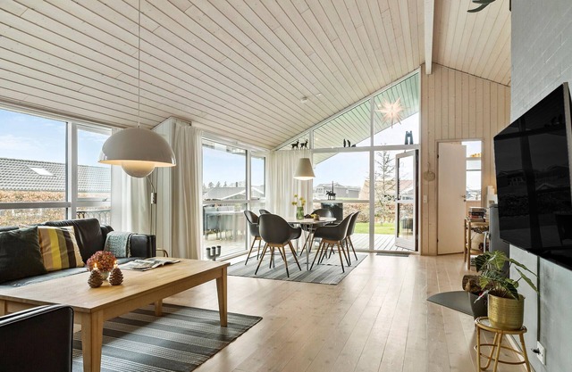 Welcome to a relaxing family vacation close to the beach and lots of activities.