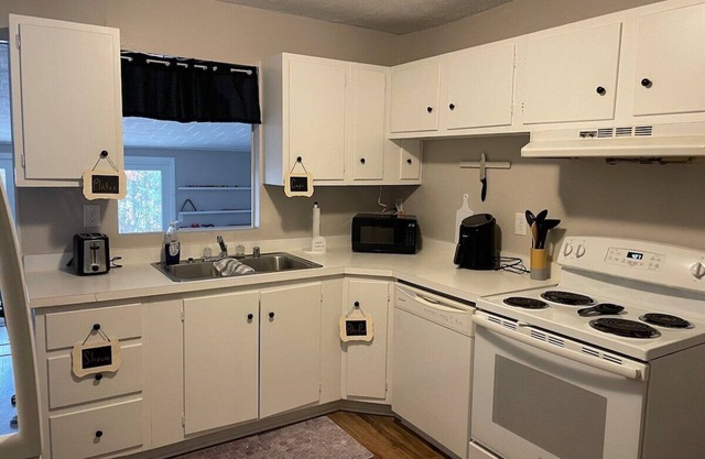 Welcome to Blue Haven- a large, welcoming home professionally managed by Experienced Stays