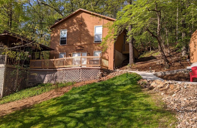 Hütte am Wasser in einer schönen, ruhigen Bucht am Lake of the Ozarks.