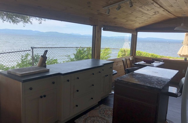 Willkommen bei Cedar Ledge! 270-Grad-Blick auf den Champlain-See