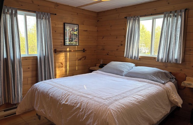 Welcome to Cedar Shores! 3 Bedroom Cottage with Loft on Wasi Lake