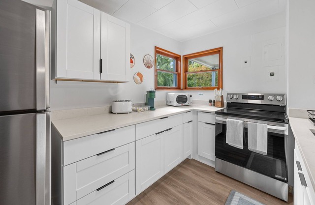 Welcome to Cottonwood Cabin- your 2 bedroom quiet retreat close to the airport.