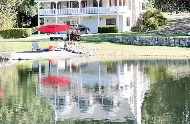 Welcome to Cottonwood Home! Beach and private small lake access!