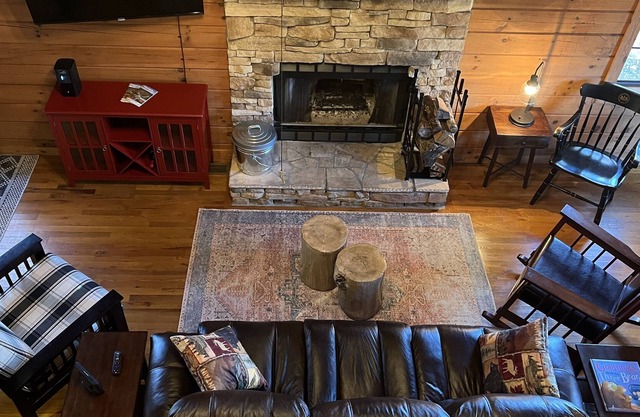 Welcome to Goldilocks' Cozy and "Just Right" Cabin