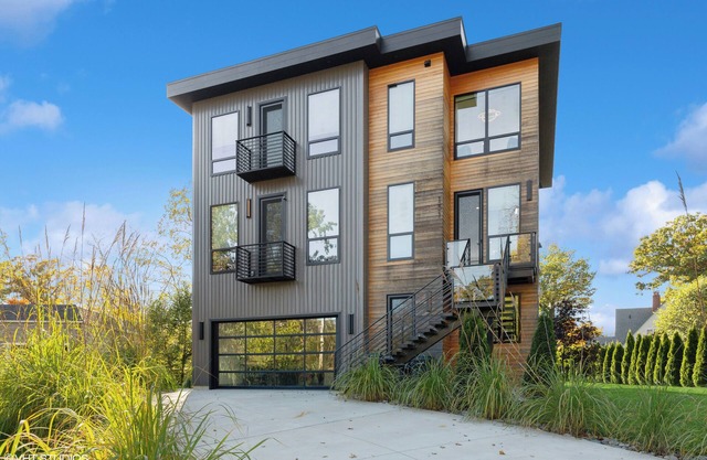 Welcome to Harbor Hill with Lake Michigan views, in Benton Harbor/St Joseph, MI