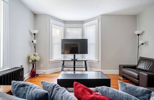 Welcome to Hat City Danbury | A Suburban Retreat Close to It All
