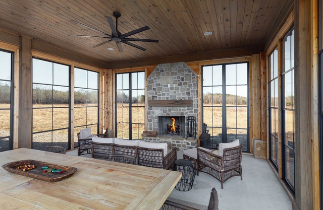 Welcome to High Cotton...3BR/2B newly built hunters get away
