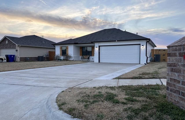 Welcome to Innovators Home Broken Arrow with Large Driveway