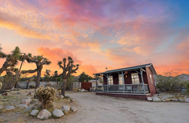 Welcome to Jackrabbit Cabin! Ideally located 5 minutes from JTNP and town of JT.