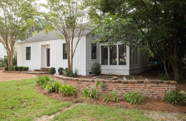 Welcome to Jewel Box Cottage! Our cottage has been carefully curated for you.