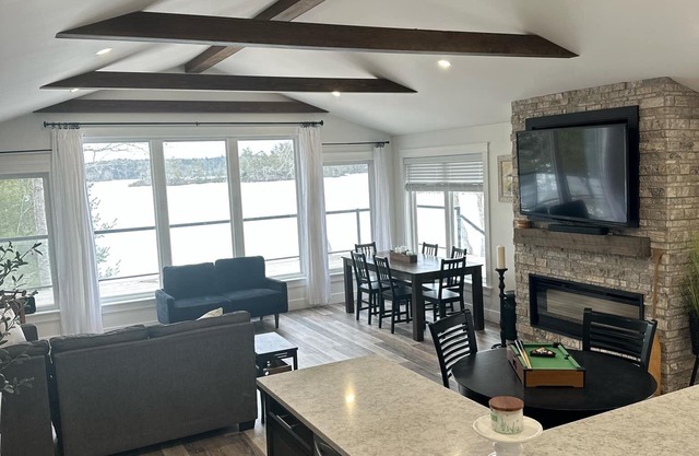 Welcome to Lake Cove Estate! Relax, boating or fish at beautiful Lake Deception!