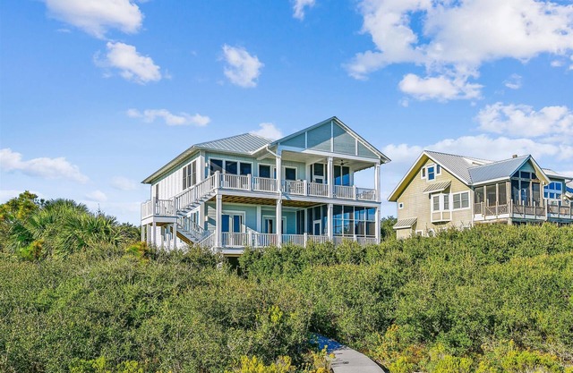 Welcome to Le Reve! We hope you enjoy your stay.