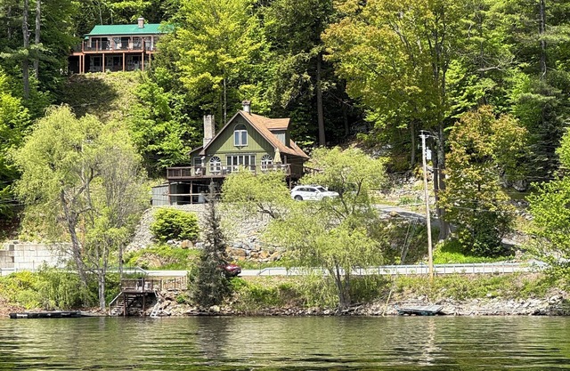 Welcome to Ledgerock, A 3-bedroom Lake Front house on The Great Sacandaga Lake.