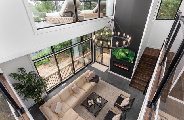 Welcome to 'Malibu in Muskoka' Luxury Cottage on Beautiful Forest Lake🌴🎣 🏖️
