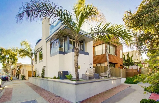 Vanitie Coastal Chic Getaway