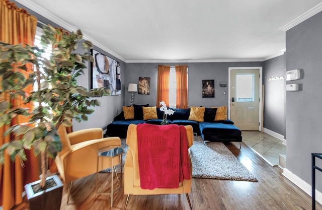 Welcome to Nest Away-your cozy home away from home! Designed for comfort/style.