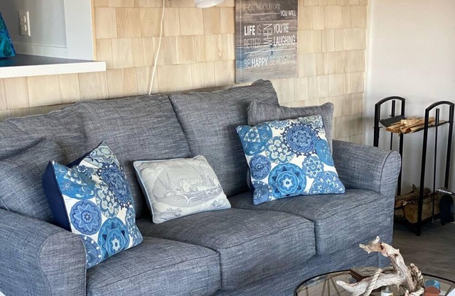 Parkers Cove - Periwinkle Cottage mit Blick auf die Bucht im Freien Dusche und hundefreundlich