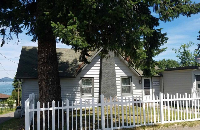 Welcome to our Charming Lakefront Home